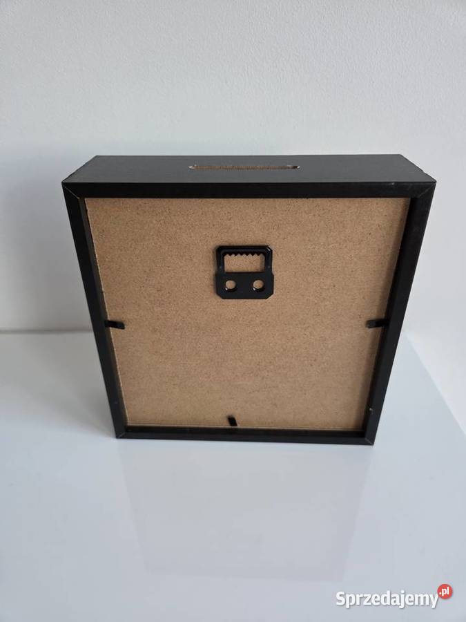 Czarna skarbonka z napisem Moje miliony monet Liszki