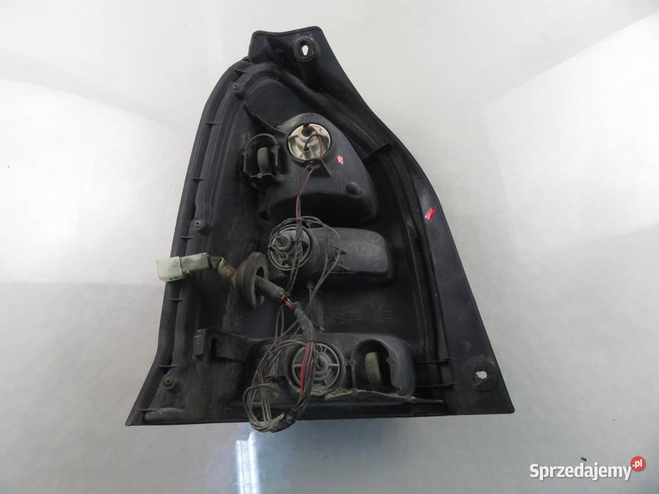 LAMPA PRAWA TYLNA SUZUKI ALTO VI
