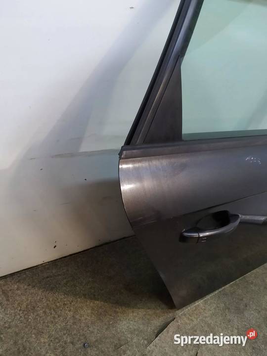 DRZWI TYŁ PRAWE KOMBI AVANT LZ7L Audi A4 IV osobowe świętokrzyskie sprzedam