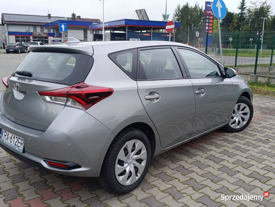 Toyota Auris Bezwypadkowa 16500 II 2012 światła LED Dulowa