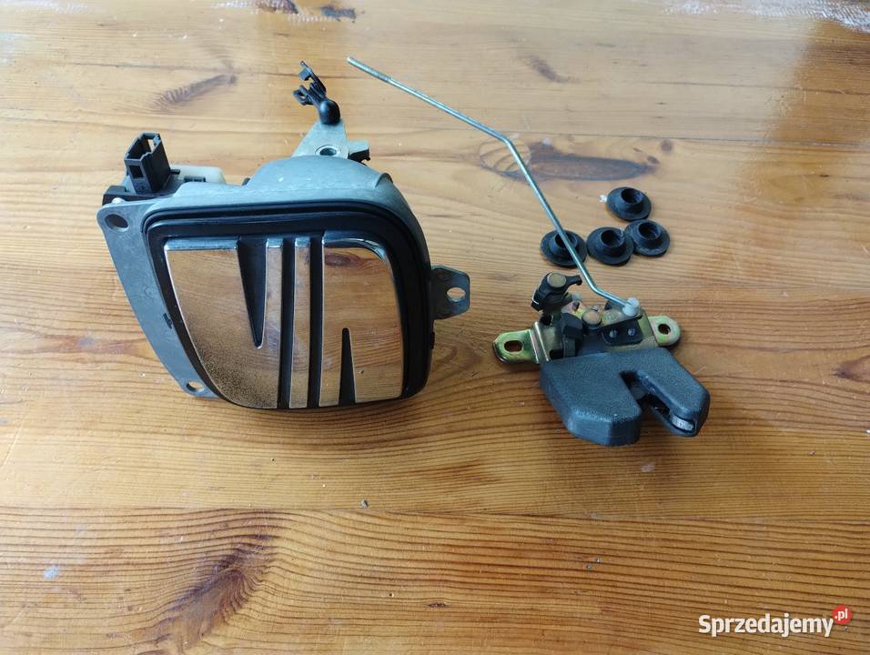 Lampa lampy prawa lewa tył zamek klapa Seat Swarzędz