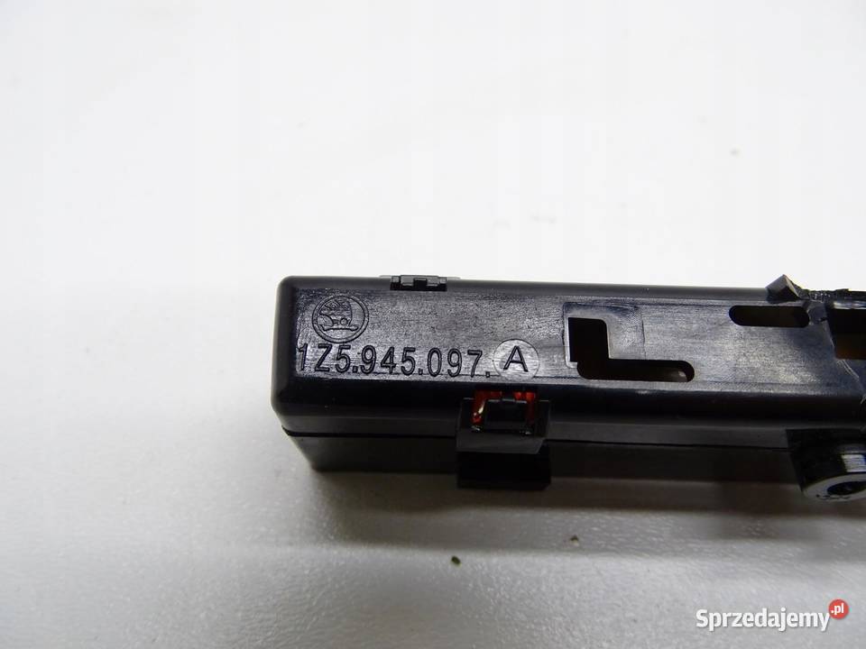 TRZECIE ŚWIATŁO LAMPA STOP SKODA OCTAVIA III