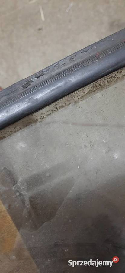 Szyby tylne boczne Fiat 126p z uszczelkami Pozostałe Kraków sprzedam