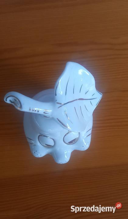 Figurka porcelanowa gruszka z liściem 15 mazowieckie Małkinia Górna