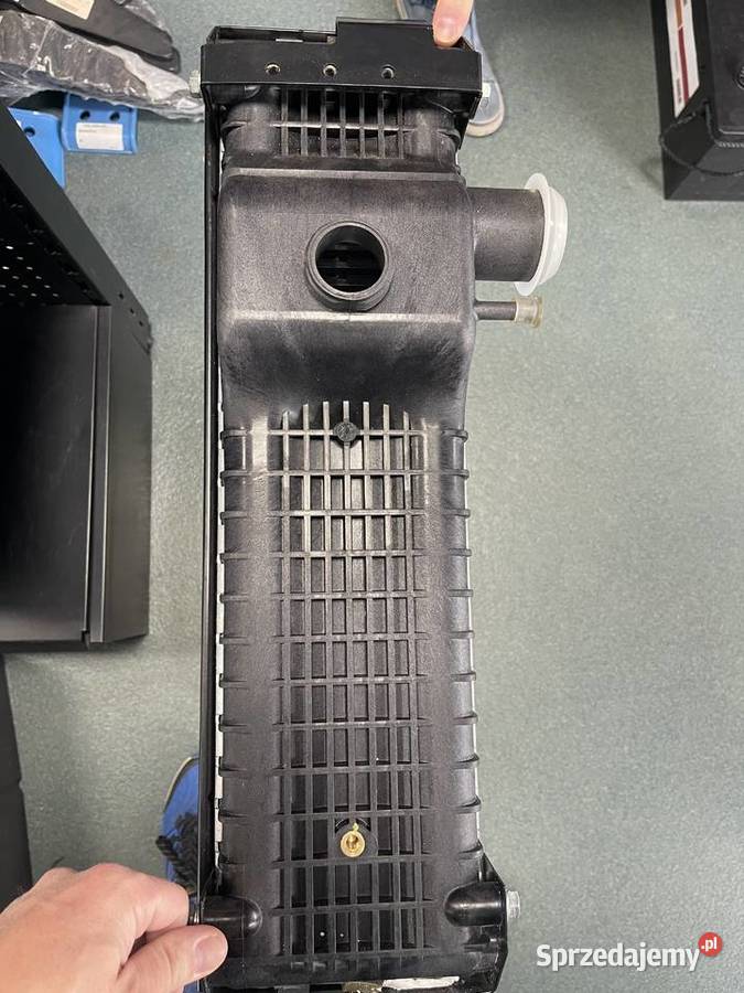 Chłodnica GB82033525 82033525 87352193 TM175 New Holland Płońsk sprzedam