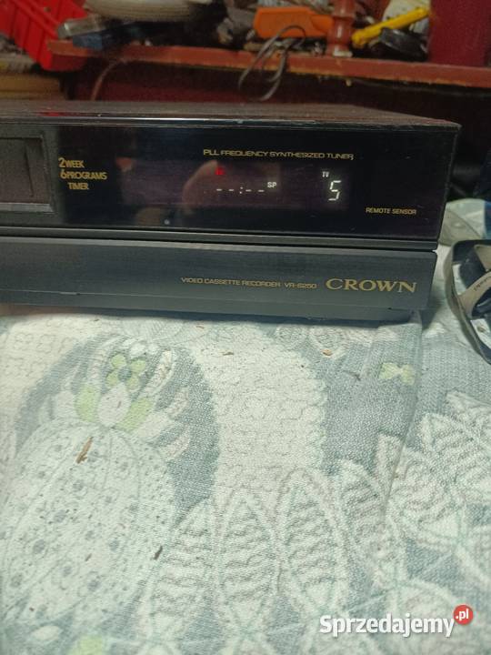 Magnetowid VHS Crown Chojnów