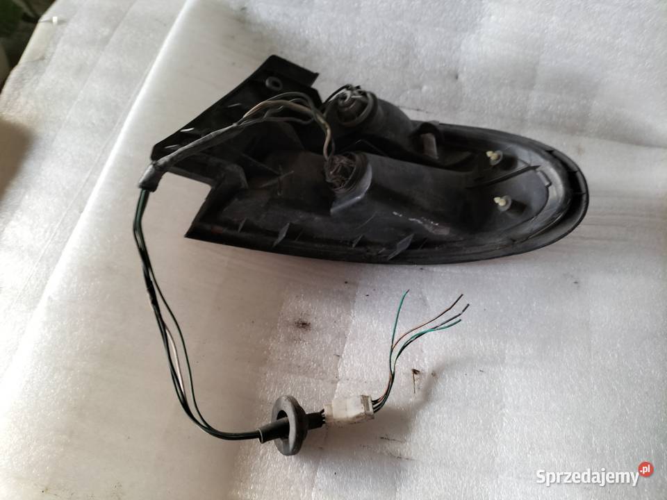 Mazda 323F BA Lampa tylna tył lewa Kamień-Kolonia