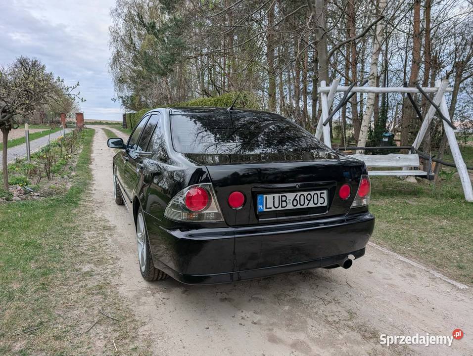 Lexus is200 Doinwestowany 20r6 automat Benzyna nieuszkodzony sprzedam