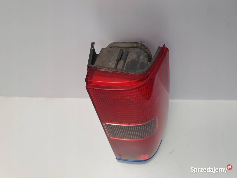 LAMPA PRAWA Volvo V70 I XC70 9606r TYLNA prawy osobowe Rudka