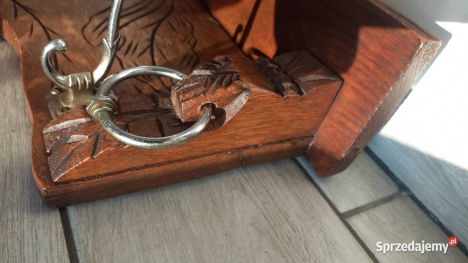 Wieszak drewniany z lustrem i półką wiszący Gawroniec