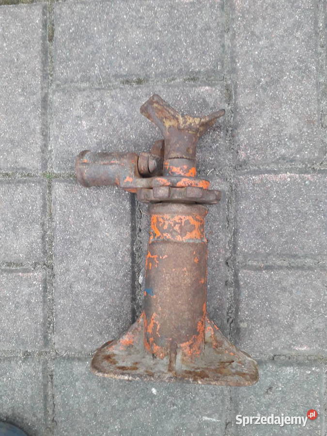Zabytkowy podnośnik śrubowy Warszawa