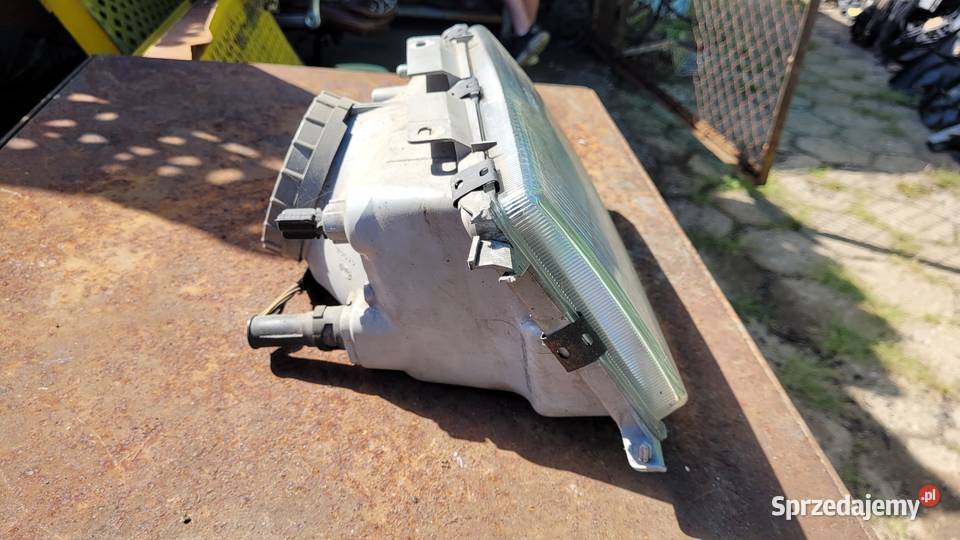 Lampa przednia lewa Volvo 460 Łagów