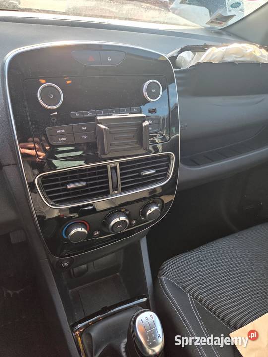 RENAULT Clio IV 09 TCe 75 Trend FF451 Kielce