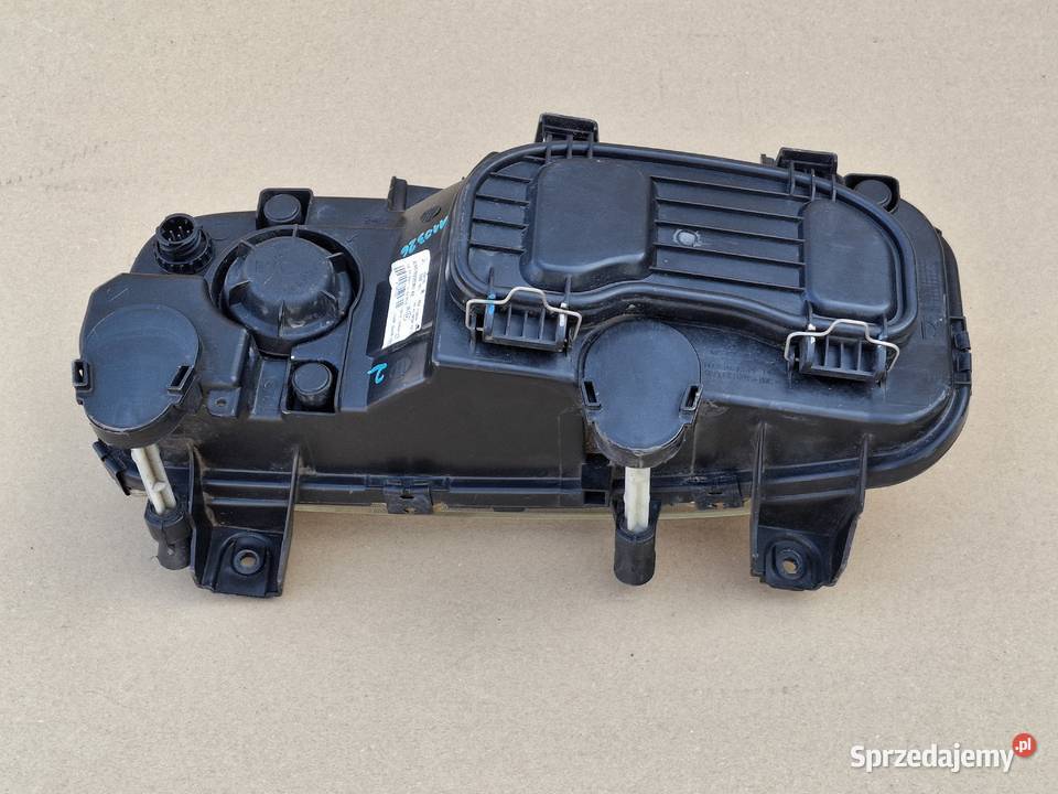 MERCEDES ATEGO REFLEKTOR PRAWY ORYGINALNY LAMPA Lampy przednie Bieleń