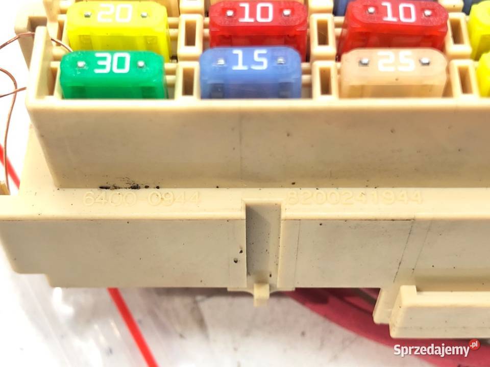 SKRZYNKA BEZPIECZNIKÓW RENAULT CLIO III