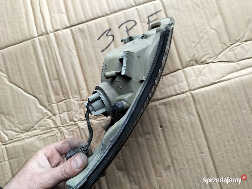 KIERUNKOWSKAZ PRAWY MAZDA 626 PRAWY sprzedam