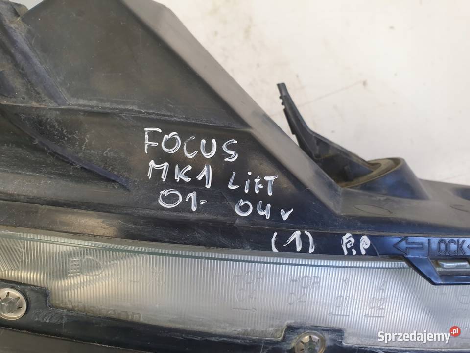 Ford Focus mk1 lift fl PRZEDNIA LAMPA PRAWA Janów