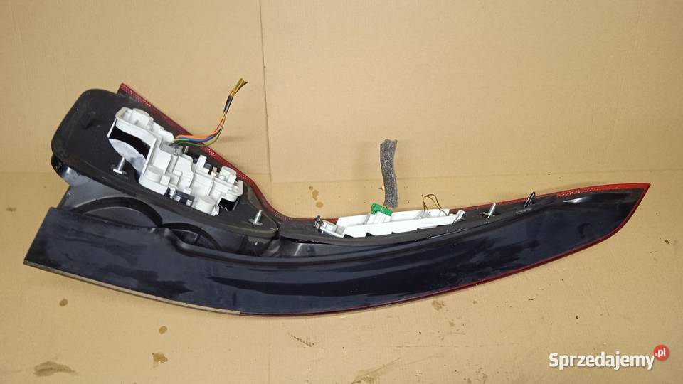 VOLVO V50 II FL KOMBI LAMPA TYŁ PRAWA Zbierkowo