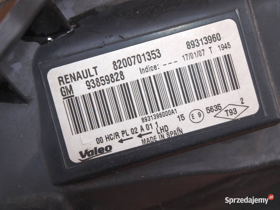 Renault Trafic II 2 lampy przód 2007 2014r