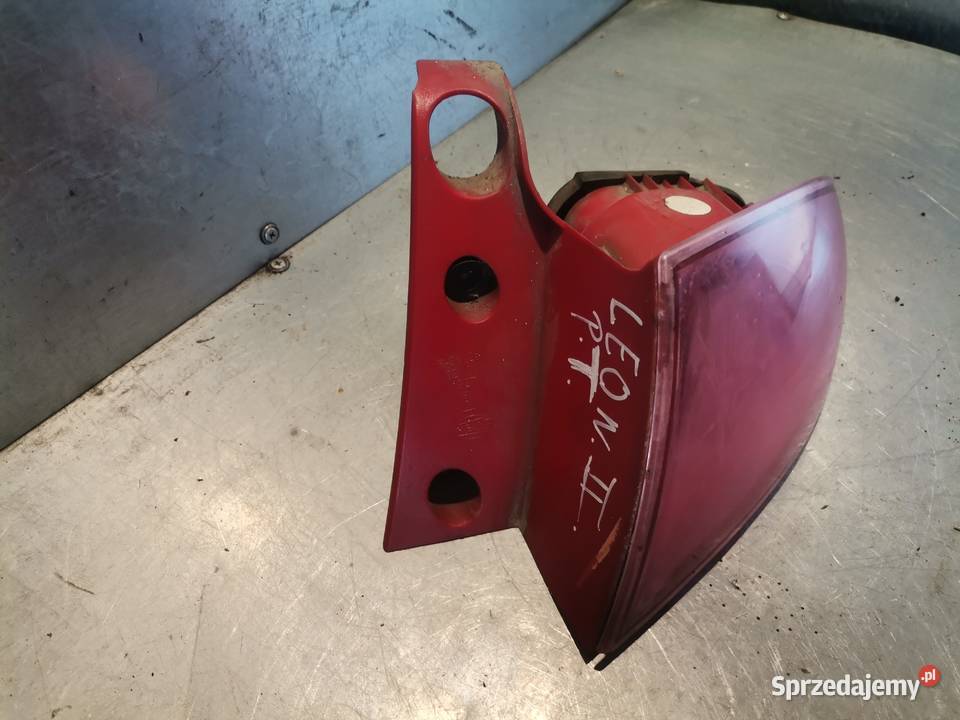 LAMPA PRAWY TYŁ W BŁOTNIK SEAT LEON II