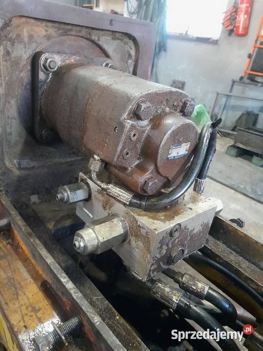 Nożyce hydrauliczne obrotowe do cięcia złomu