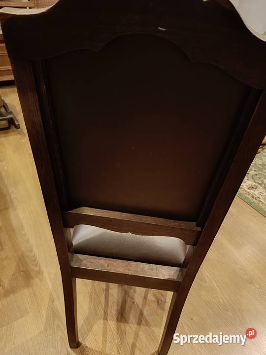 Stare krzesło drewniane z łapami lwa Lipno