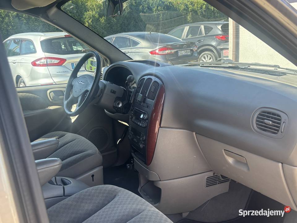 Chrysler Grand Voyager 2004r 7 osobowy Paniówki