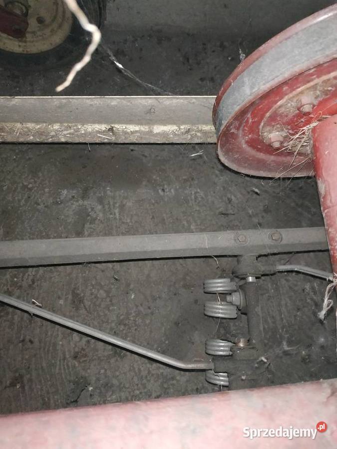 Potrząsarka zgrabiarka tasmowa Luborzyca