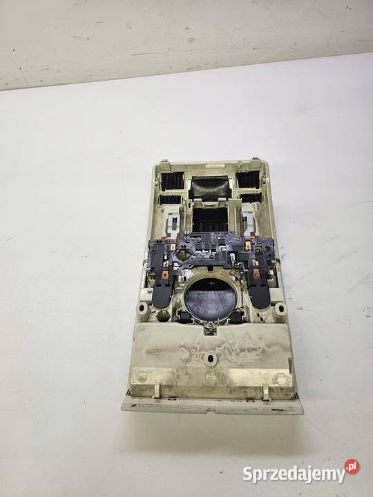 LAMPKA OŚWIETLENIE KABINY AUDI A6 C6 4F0947135H Przystajń