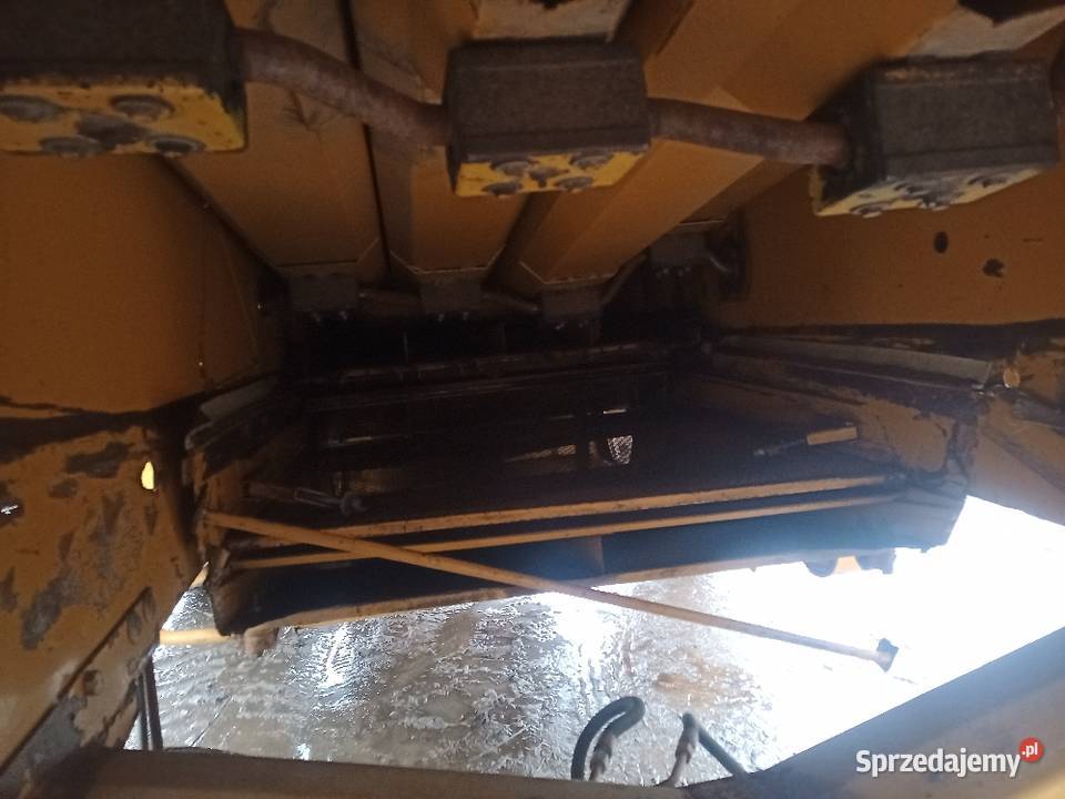 Kombajn Sampo 650 z kabiną Massey MF