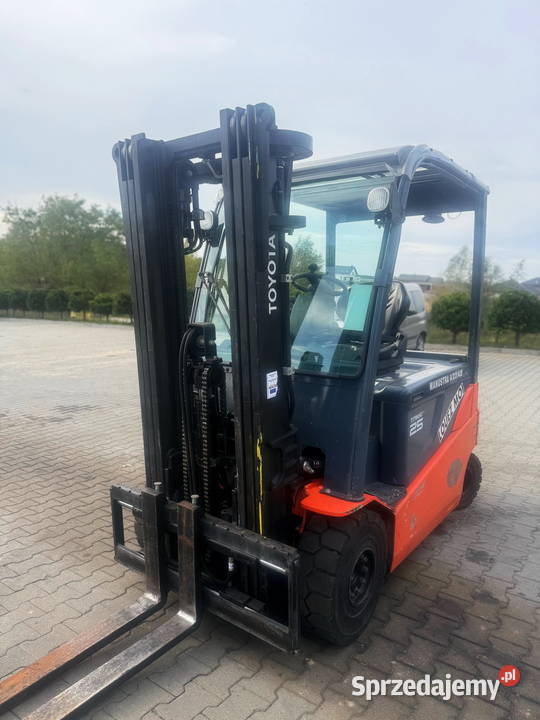 wózek widłowy elektryczny TOYOTA 8FBMT25 Triplex Wózki widłowe Działoszyn sprzedam