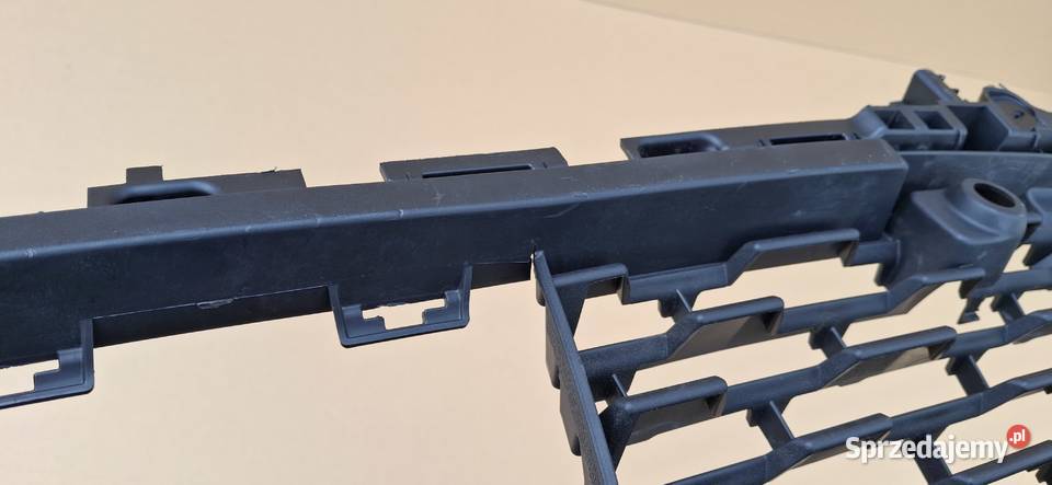 OPEL CORSA F LIFT KRATKA ZDERZAKA PRZÓD ŚRODKOWA Bieleń sprzedam