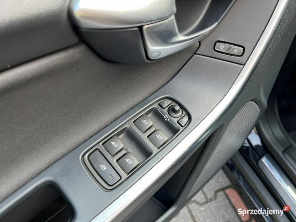 Volvo XC 60 5 cylindrów Xenony skrętne aluminiowe felgi