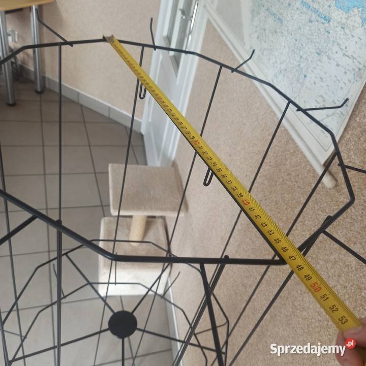 Stojak obrotowy z haczykami do różnego rodzaju pomorskie Mrzezino