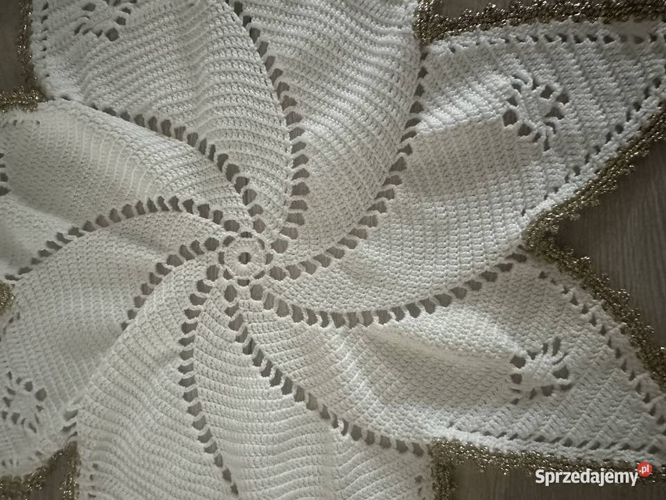 Serweta szydełko gwiazdka ze złotym brzegiem
