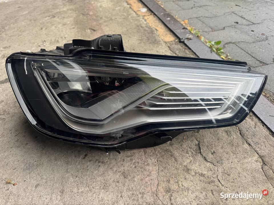 Lampa prawa Audi 8v0941034 Radom