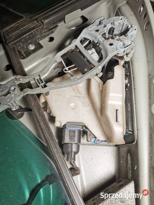 listwa drzwi tyl lewa chrom jetta 20052010