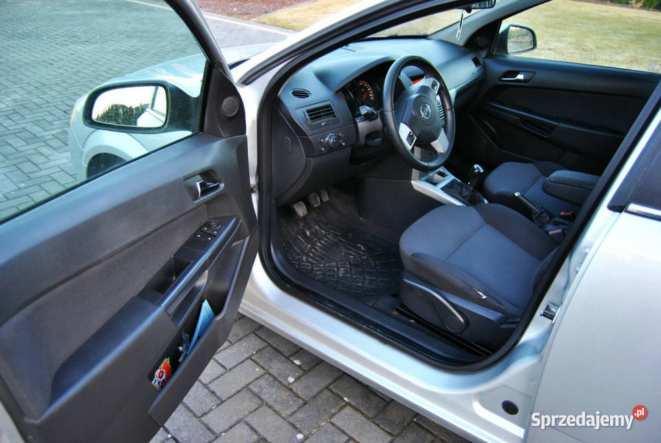 Opel Astra Zarejestrowany ważne opłaty centralny zamek lubelskie Modliborzyce