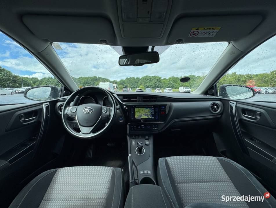 SToyota Auris 2018 18B Hybryd 155 tus CD Kołobrzeg sprzedam