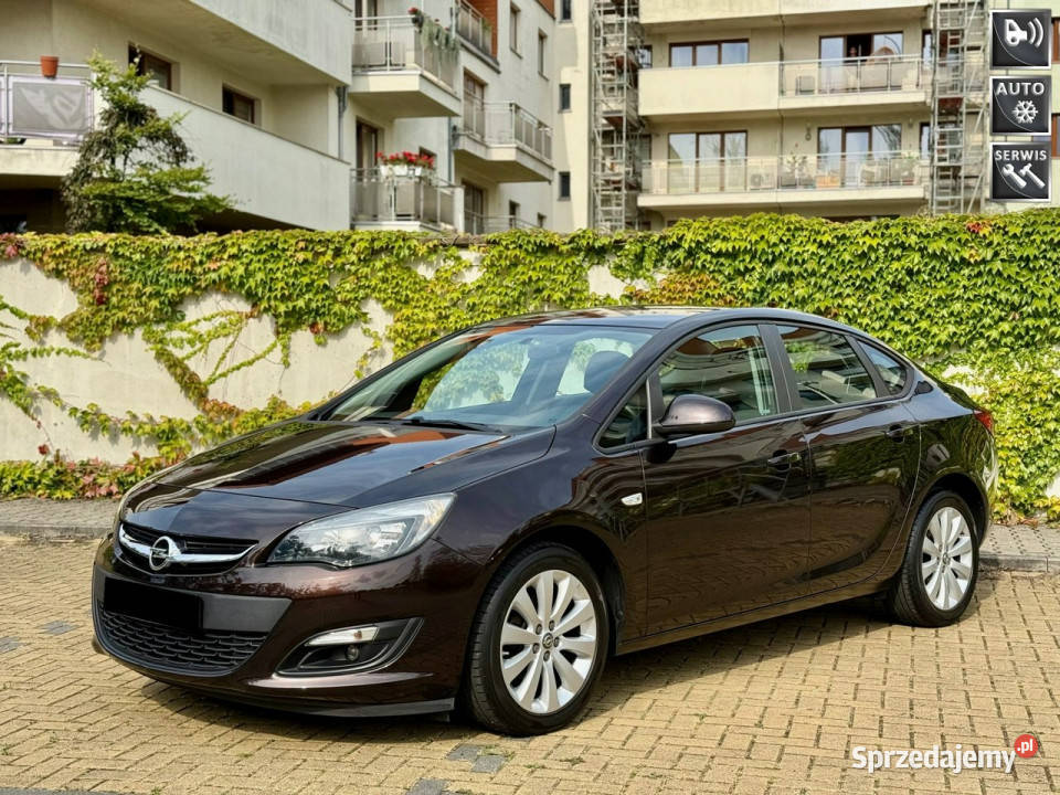 Opel Astra 14 Turbo J 20092019 Sedan / Limuzyna