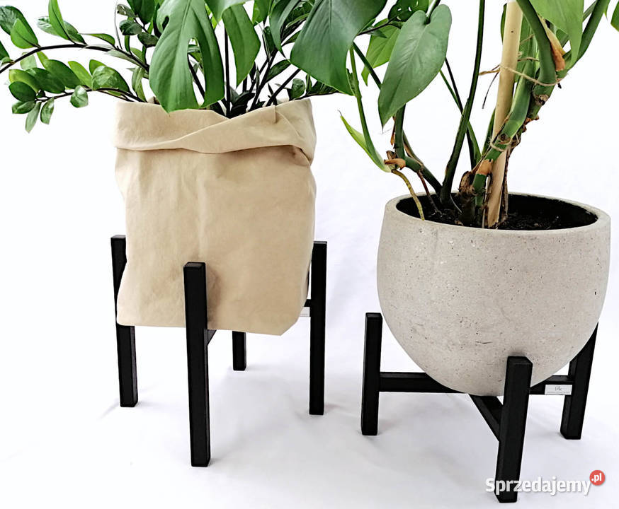 Kwietnik czarny na nóżkach stojak pod doniczki pomorskie Gdynia