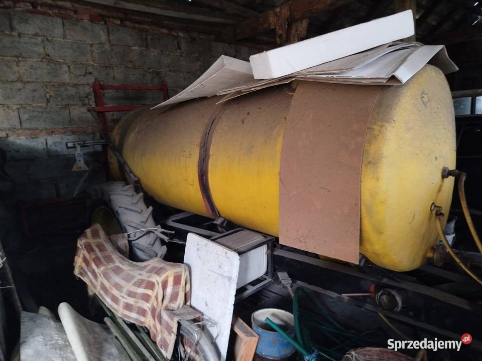 Opryskiwacz ciągnięty 2000l Dobrzyca sprzedam