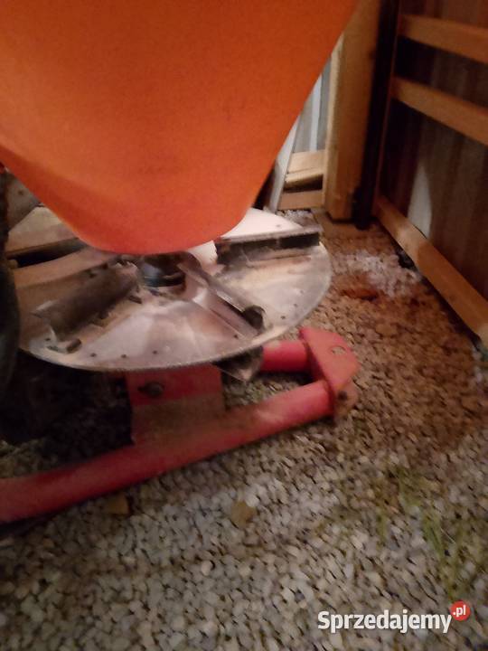 Rozsiewacz nawozów sztucznych firmy Dexwal małopolskie Dębno