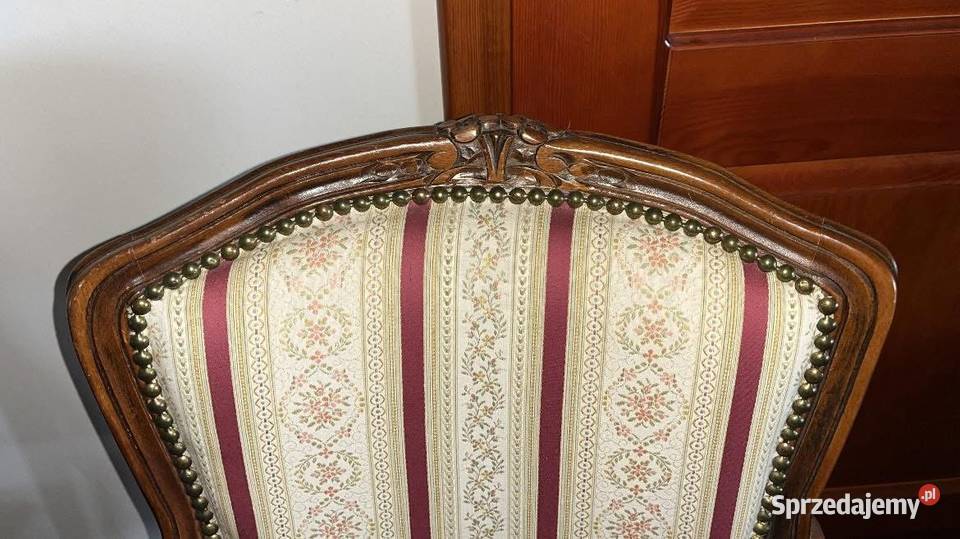 Fotel w stylu Ludwika z podłokietnikami