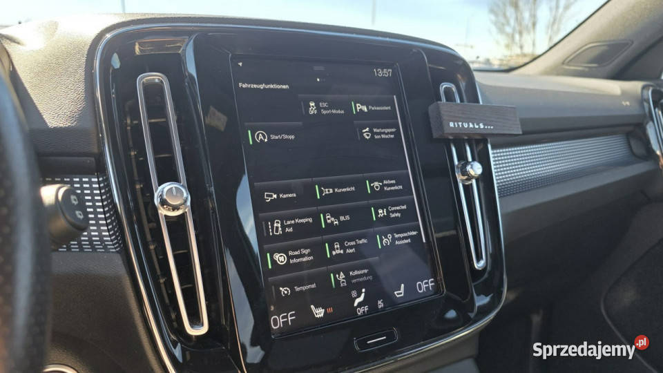 Volvo XC 40 biała perła R design AWD czujnik zmierzchu Lębork