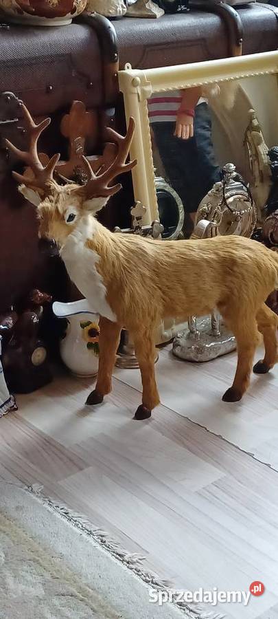 To dekoracyjna figurka jelenia popularny element Boże Narodzenie Poznań