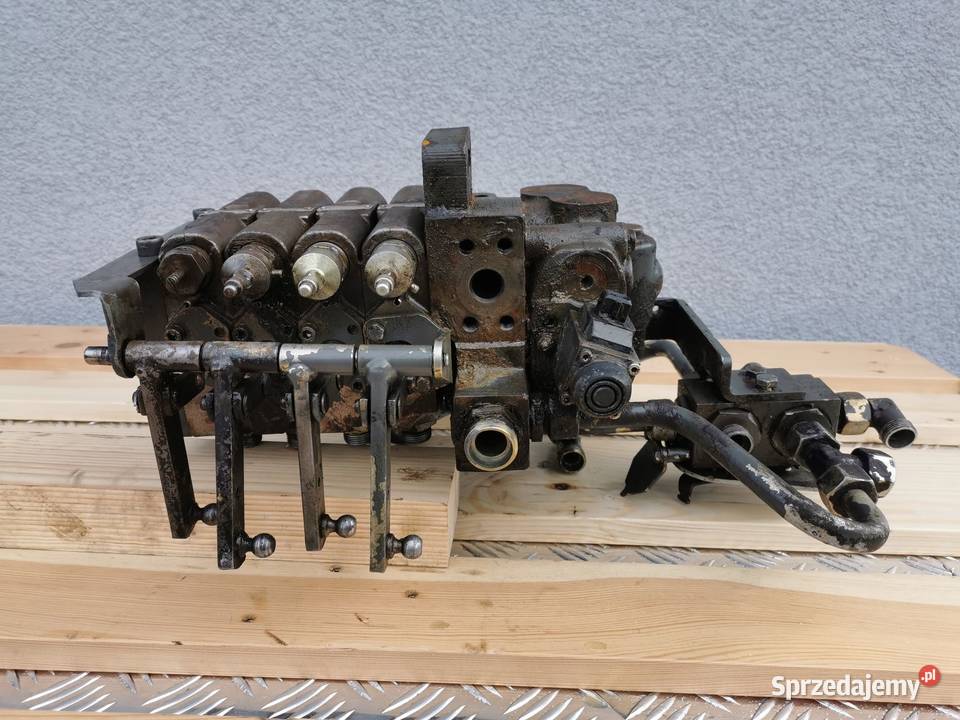 Rozdzielacz Bosch 0521610010764 0521610004570 Wilkowo