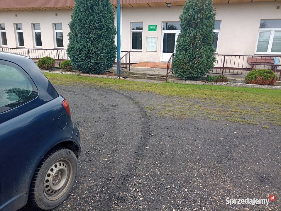 Toyota Yaris uszkodzony