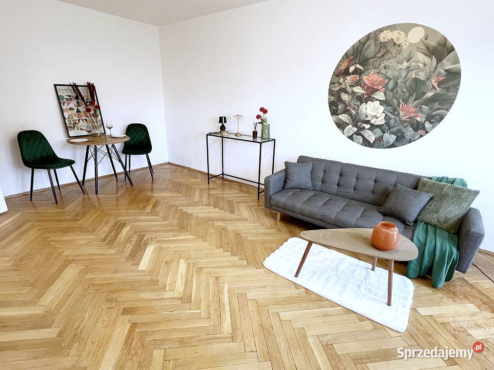 FUNKCJONALNE 2 POKOJE BALKON ODDZIELNA KUCHNIA Rok budowy 1973 Sprzedaż Warszawa