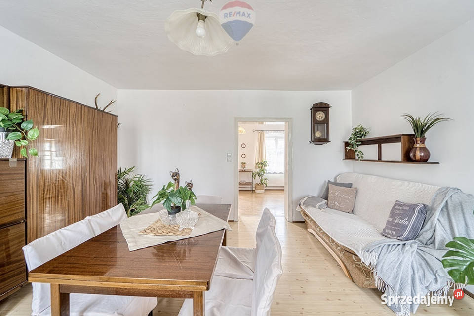 Dom z dużą działką 1700 m pośród jezior Rok budowy 1940 Lubrza